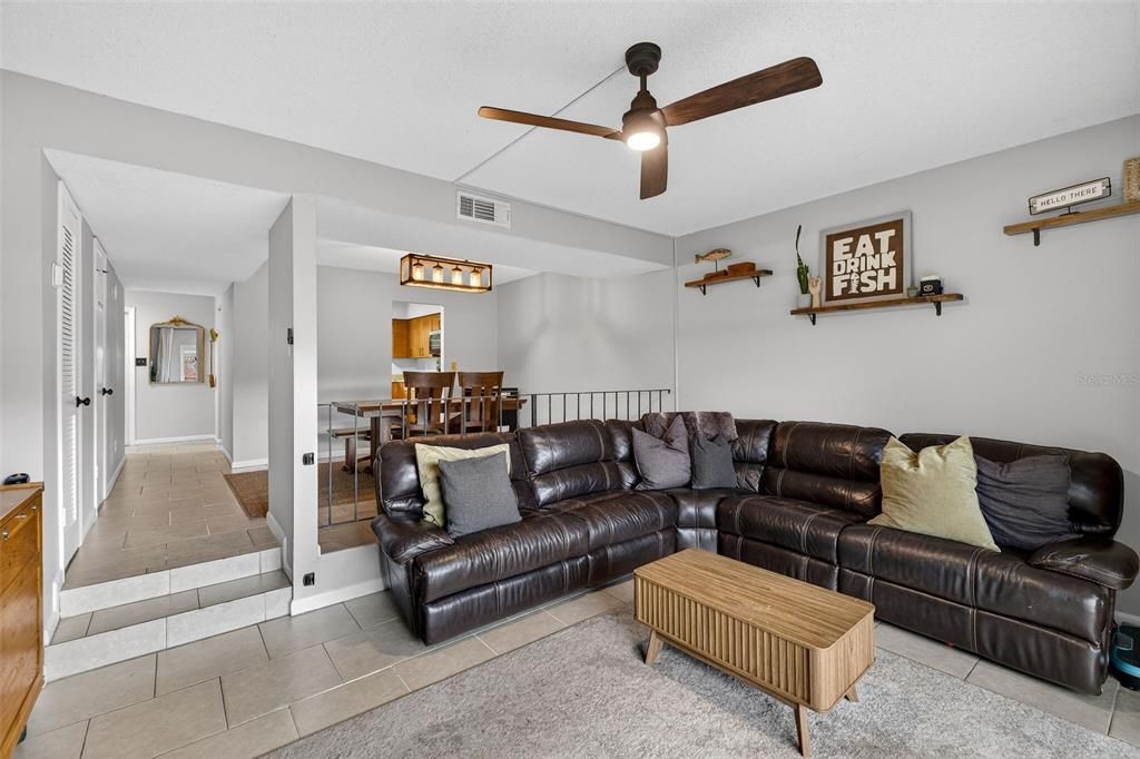 Active With Contract: $225,000 (2 beds, 1 baths, 1266 Square Feet)