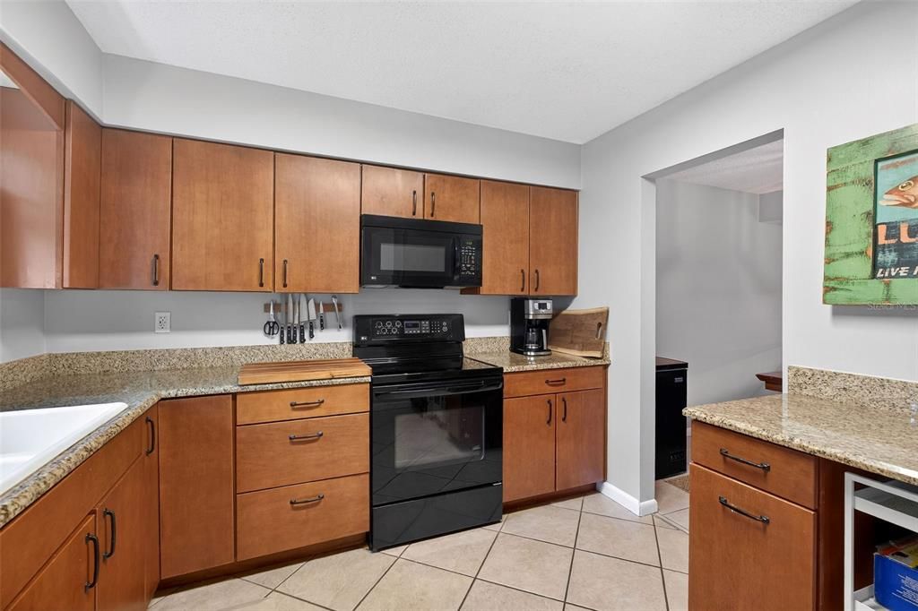 Active With Contract: $225,000 (2 beds, 1 baths, 1266 Square Feet)