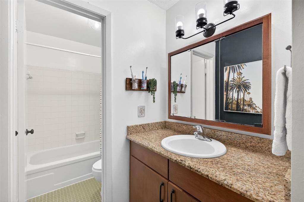 Active With Contract: $225,000 (2 beds, 1 baths, 1266 Square Feet)