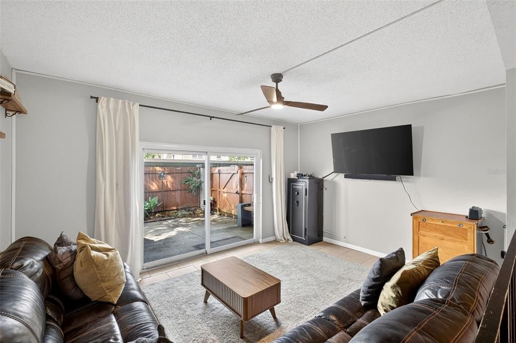 Active With Contract: $225,000 (2 beds, 1 baths, 1266 Square Feet)