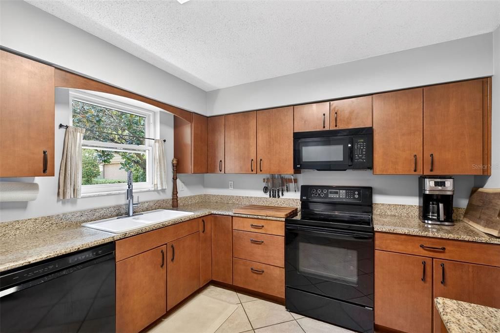 Active With Contract: $225,000 (2 beds, 1 baths, 1266 Square Feet)