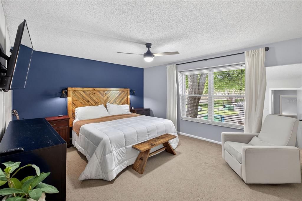 Active With Contract: $225,000 (2 beds, 1 baths, 1266 Square Feet)