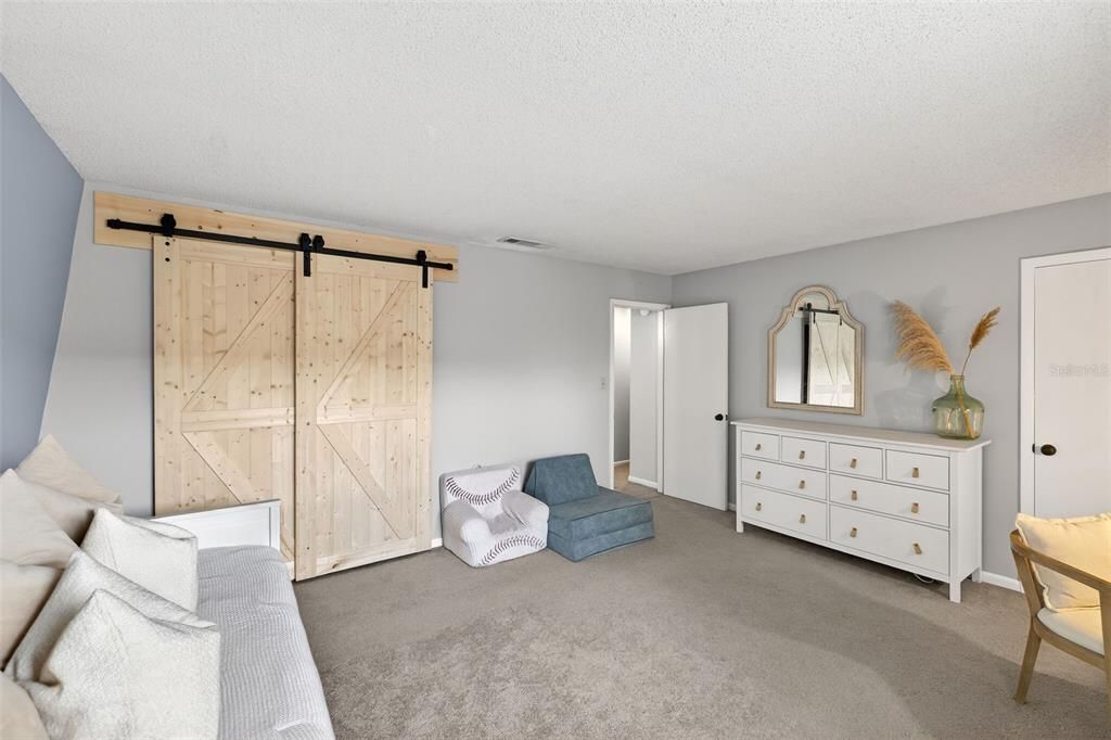 Active With Contract: $225,000 (2 beds, 1 baths, 1266 Square Feet)