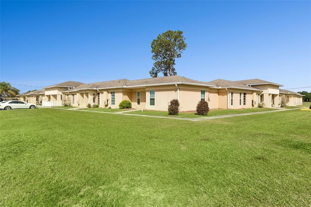 For Sale: $93,900 (1 beds, 1 baths, 648 Square Feet)