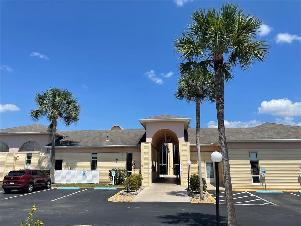 For Sale: $93,900 (1 beds, 1 baths, 648 Square Feet)
