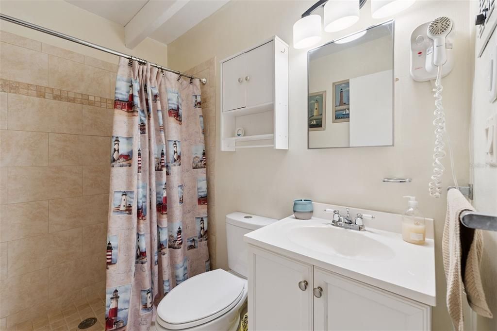 For Sale: $93,900 (1 beds, 1 baths, 648 Square Feet)