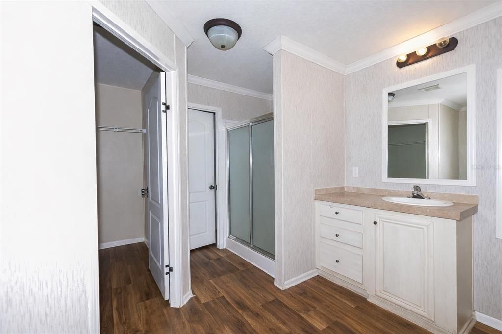 На продажу: $189,000 (4 спален, 2 ванн, 1836 Квадратных фут)