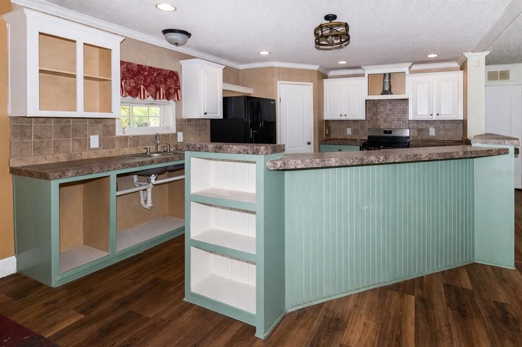 На продажу: $189,000 (4 спален, 2 ванн, 1836 Квадратных фут)