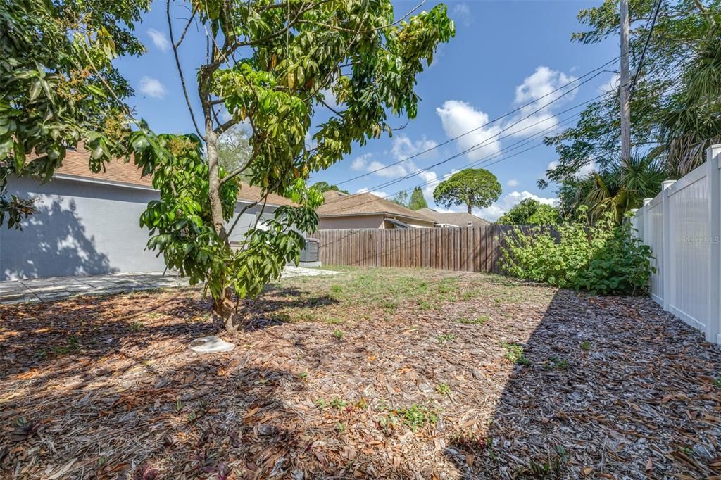 Active With Contract: $375,000 (3 beds, 2 baths, 1136 Square Feet)