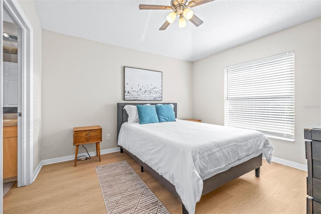 Active With Contract: $375,000 (3 beds, 2 baths, 1136 Square Feet)