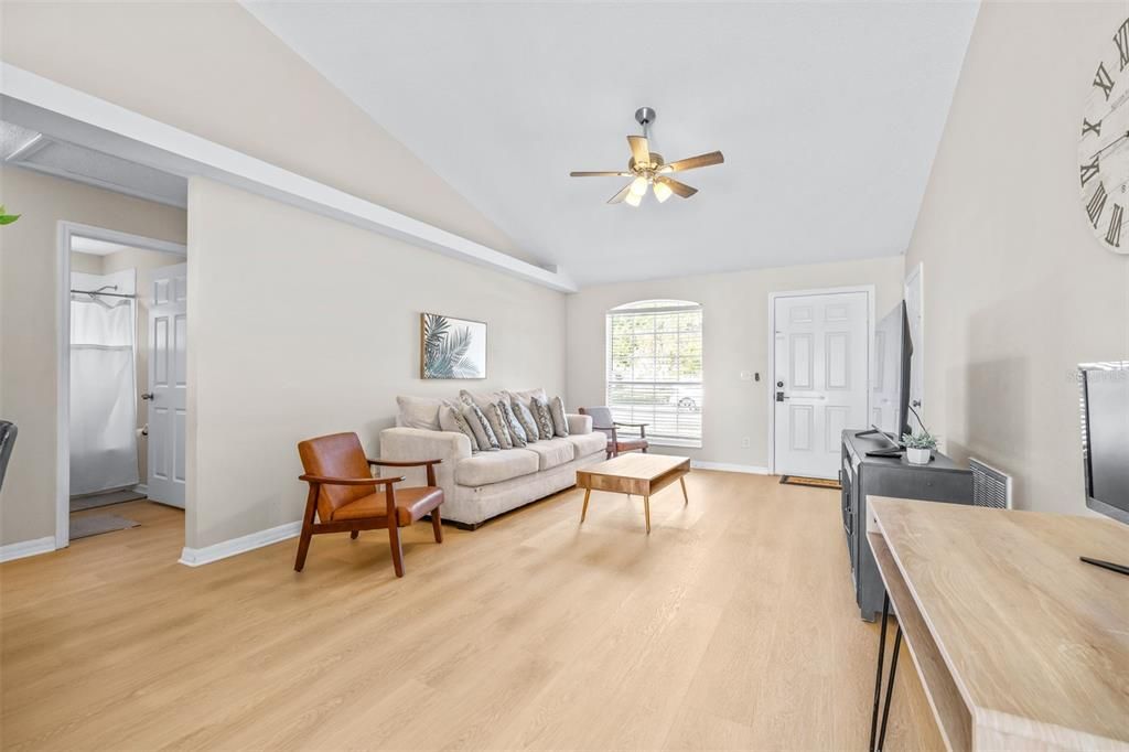 Active With Contract: $375,000 (3 beds, 2 baths, 1136 Square Feet)
