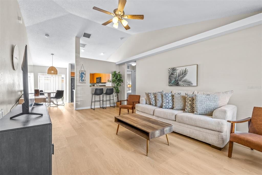 Active With Contract: $375,000 (3 beds, 2 baths, 1136 Square Feet)