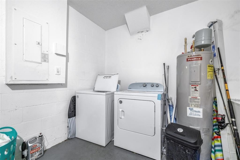 Active With Contract: $375,000 (3 beds, 2 baths, 1136 Square Feet)