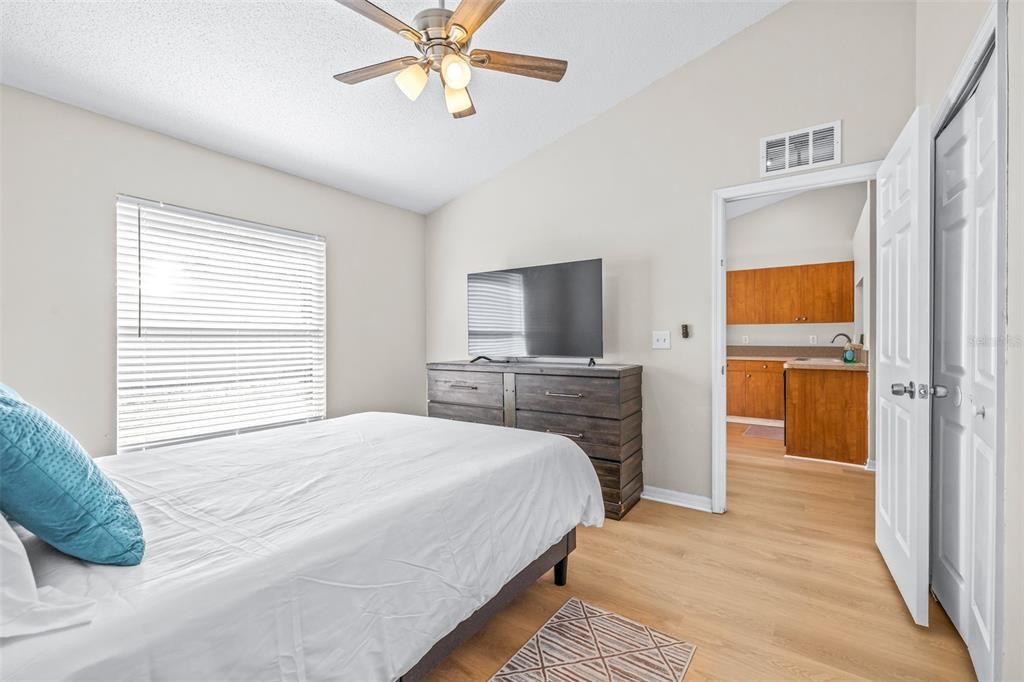 Active With Contract: $375,000 (3 beds, 2 baths, 1136 Square Feet)
