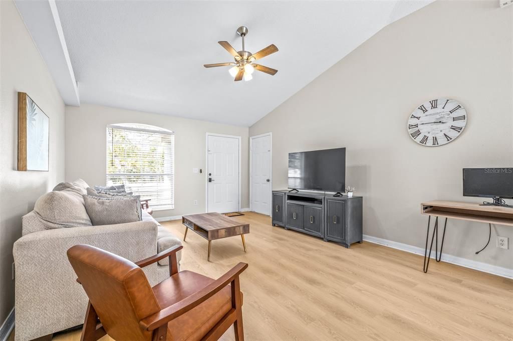 Active With Contract: $375,000 (3 beds, 2 baths, 1136 Square Feet)