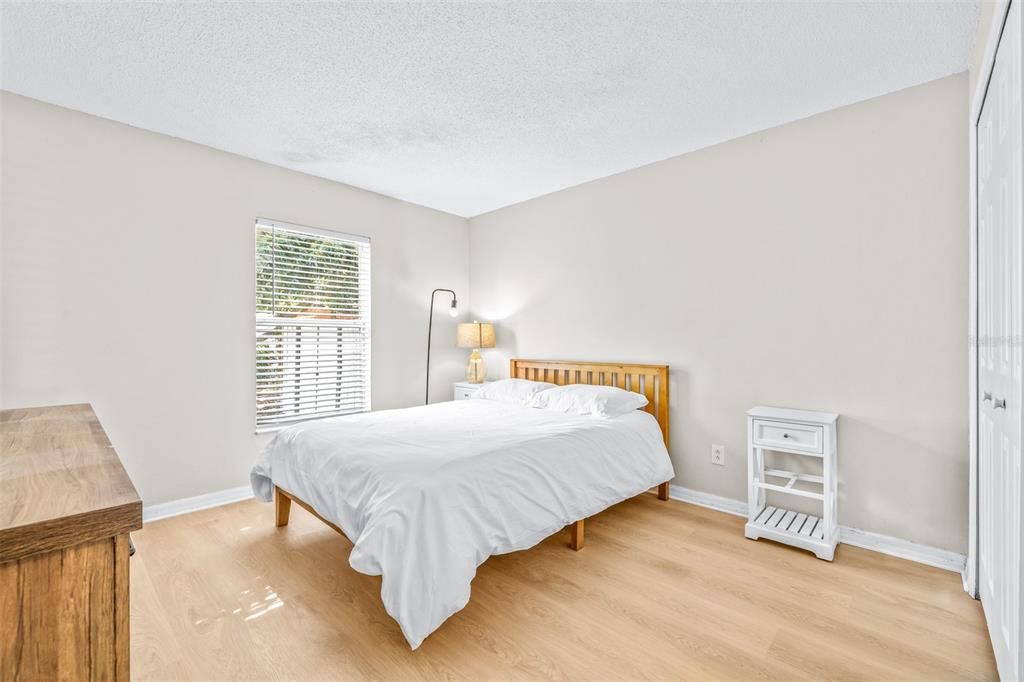 Active With Contract: $375,000 (3 beds, 2 baths, 1136 Square Feet)