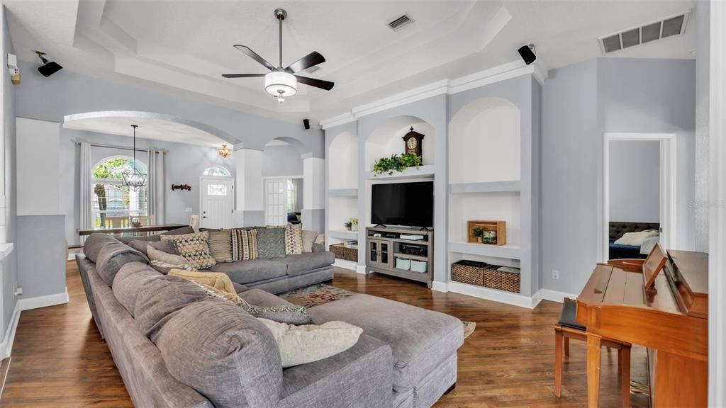 Active With Contract: $564,900 (5 beds, 3 baths, 2704 Square Feet)