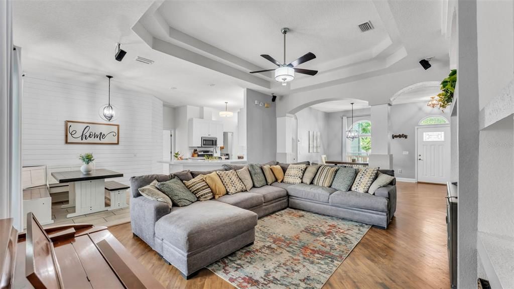 Active With Contract: $564,900 (5 beds, 3 baths, 2704 Square Feet)