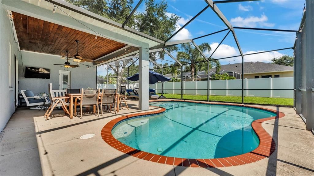 Active With Contract: $564,900 (5 beds, 3 baths, 2704 Square Feet)