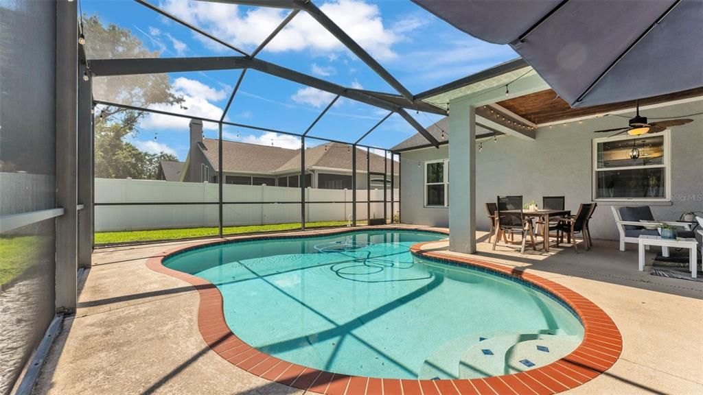 Active With Contract: $564,900 (5 beds, 3 baths, 2704 Square Feet)