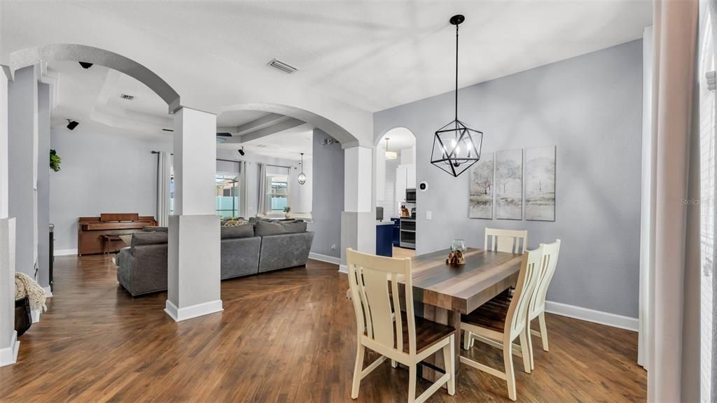 Active With Contract: $564,900 (5 beds, 3 baths, 2704 Square Feet)