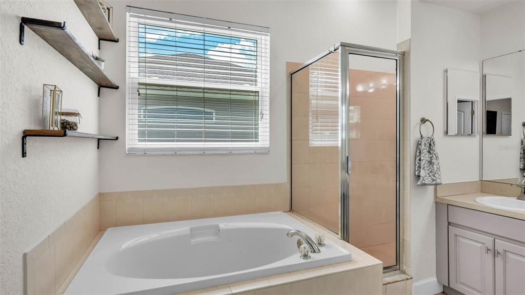 Active With Contract: $564,900 (5 beds, 3 baths, 2704 Square Feet)