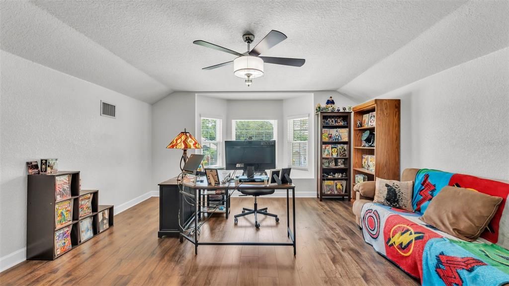 Active With Contract: $564,900 (5 beds, 3 baths, 2704 Square Feet)