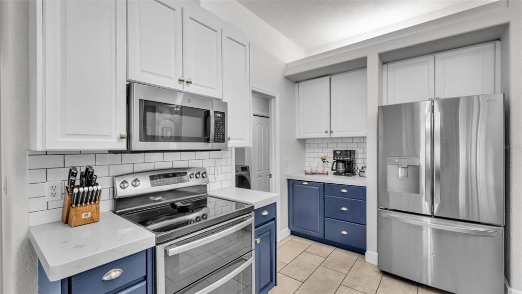 Active With Contract: $564,900 (5 beds, 3 baths, 2704 Square Feet)
