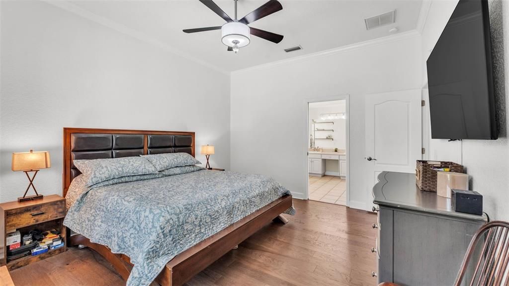 Active With Contract: $564,900 (5 beds, 3 baths, 2704 Square Feet)