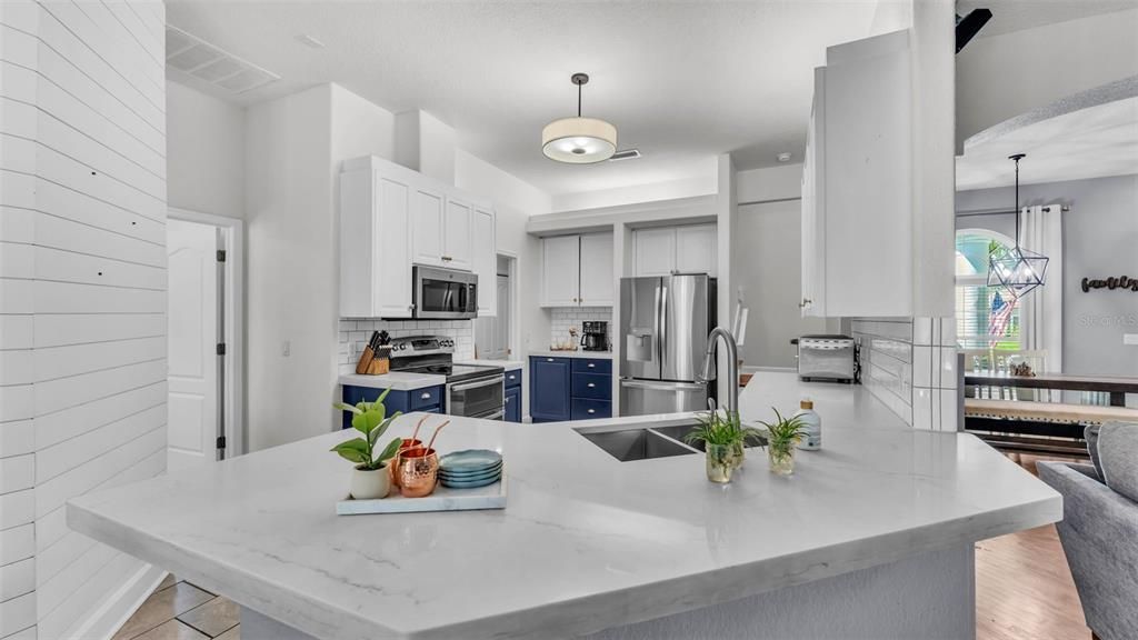 Active With Contract: $564,900 (5 beds, 3 baths, 2704 Square Feet)