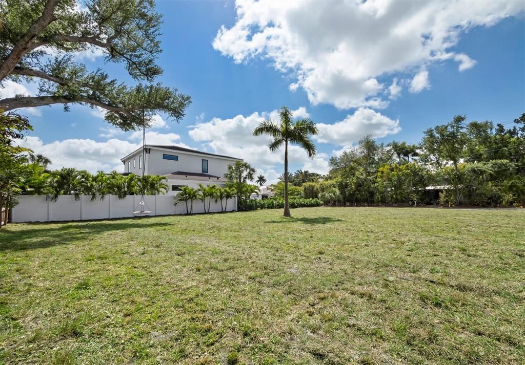 待售: $1,300,000 (0.20 acres)
