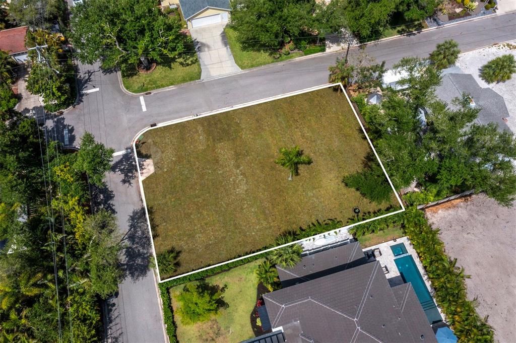 待售: $1,300,000 (0.20 acres)