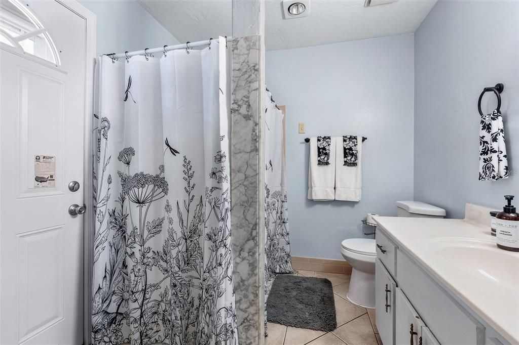 Activo con contrato: $375,000 (3 camas, 2 baños, 2016 Pies cuadrados)