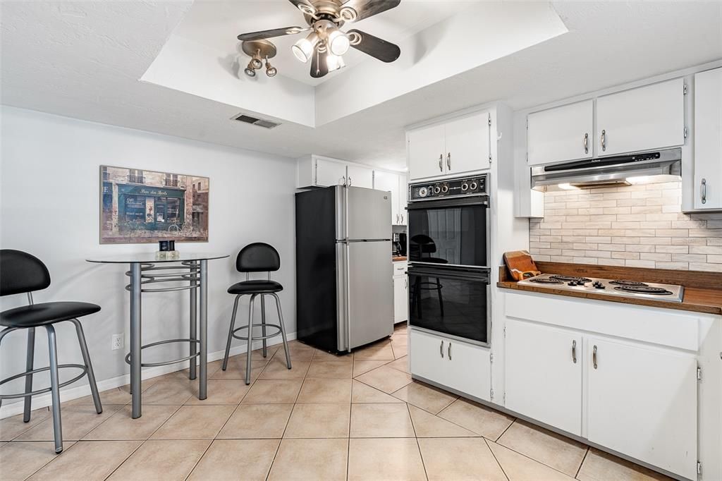 Activo con contrato: $375,000 (3 camas, 2 baños, 2016 Pies cuadrados)