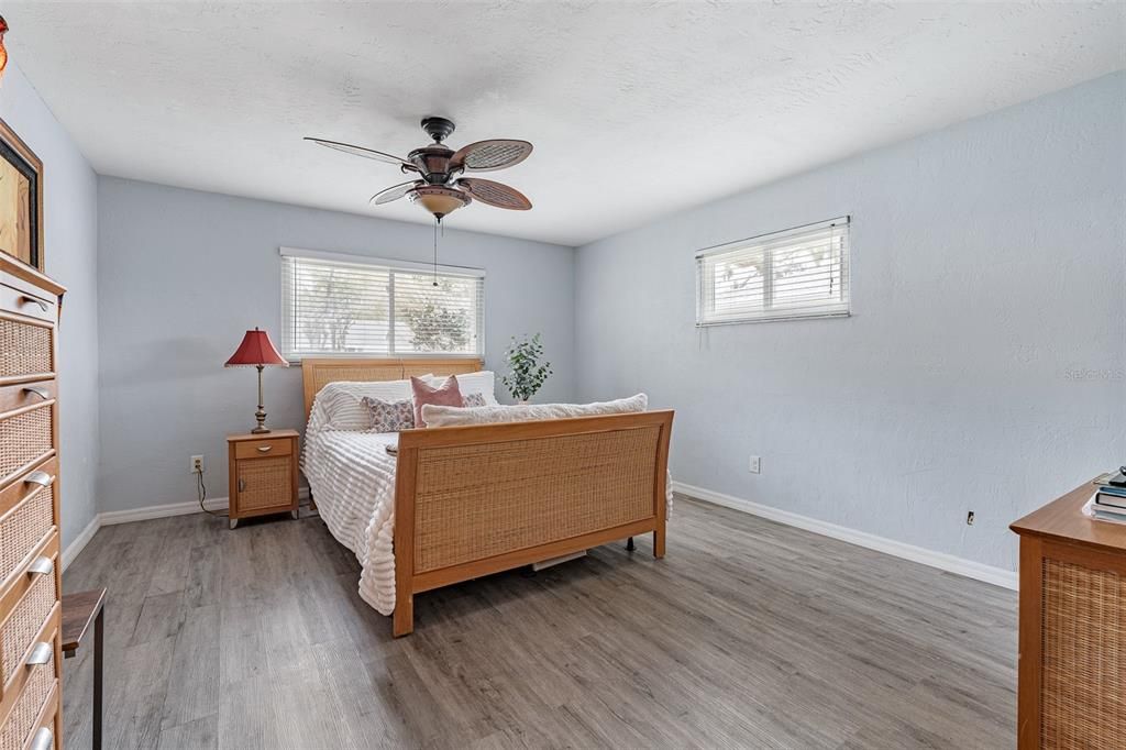 Activo con contrato: $375,000 (3 camas, 2 baños, 2016 Pies cuadrados)
