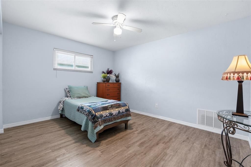 Activo con contrato: $375,000 (3 camas, 2 baños, 2016 Pies cuadrados)