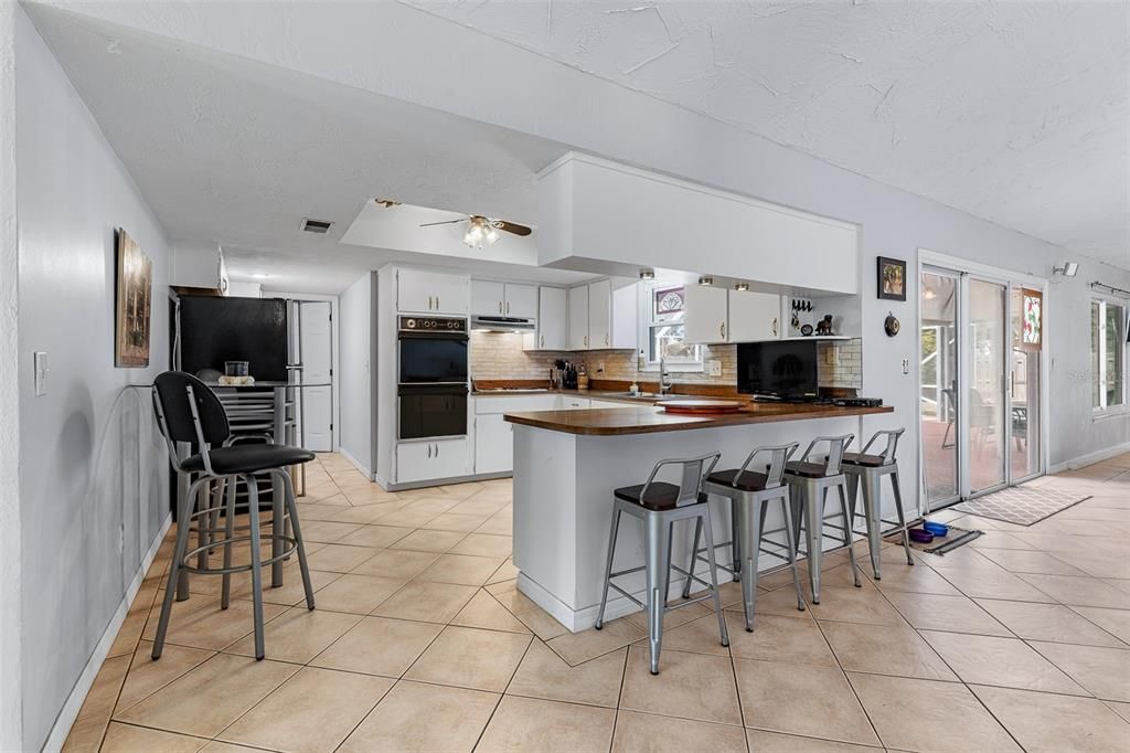Activo con contrato: $375,000 (3 camas, 2 baños, 2016 Pies cuadrados)