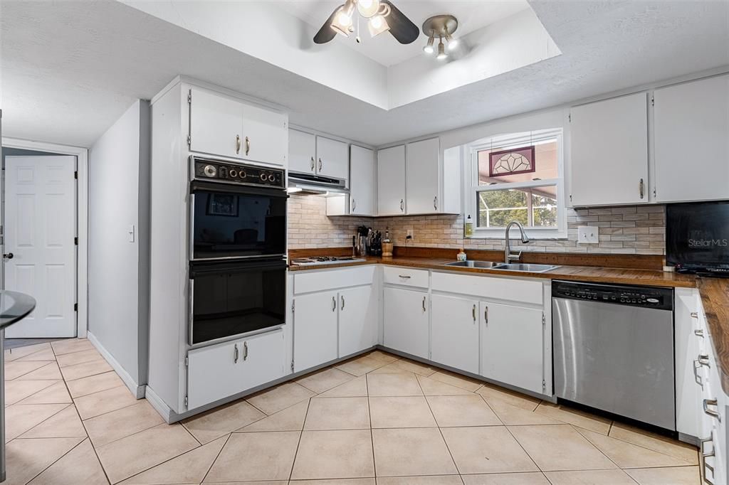 Activo con contrato: $375,000 (3 camas, 2 baños, 2016 Pies cuadrados)