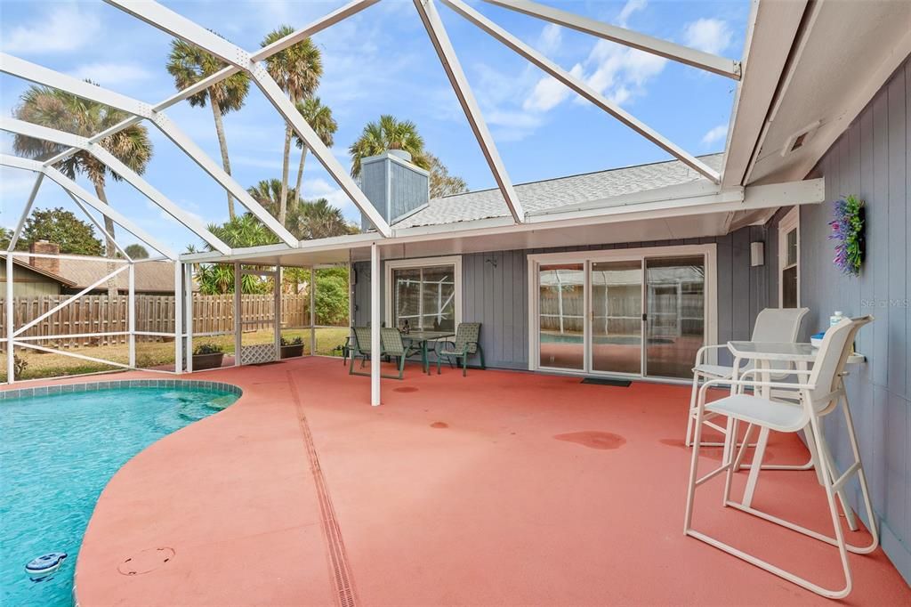 Activo con contrato: $375,000 (3 camas, 2 baños, 2016 Pies cuadrados)