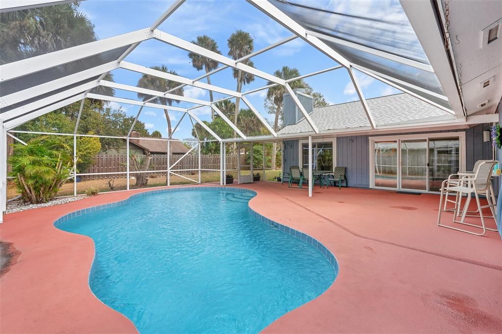 Activo con contrato: $375,000 (3 camas, 2 baños, 2016 Pies cuadrados)
