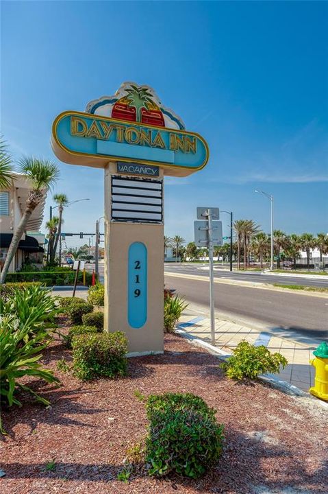 Active With Contract: $90,000 (0 beds, 1 baths, 344 Square Feet)