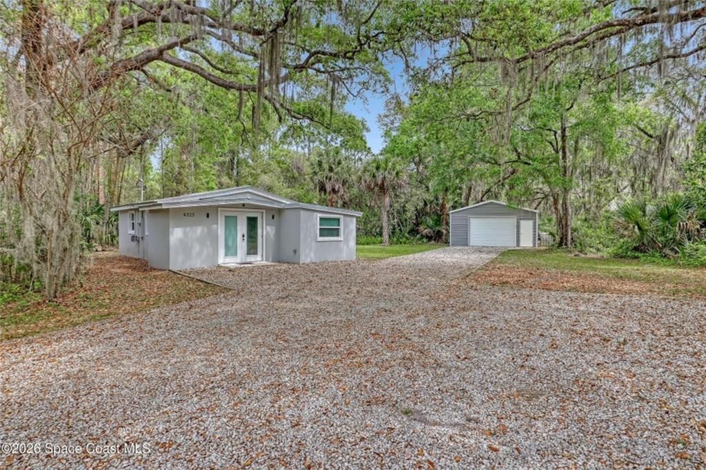For Sale: $309,000 (2 beds, 1 baths, 660 Square Feet)
