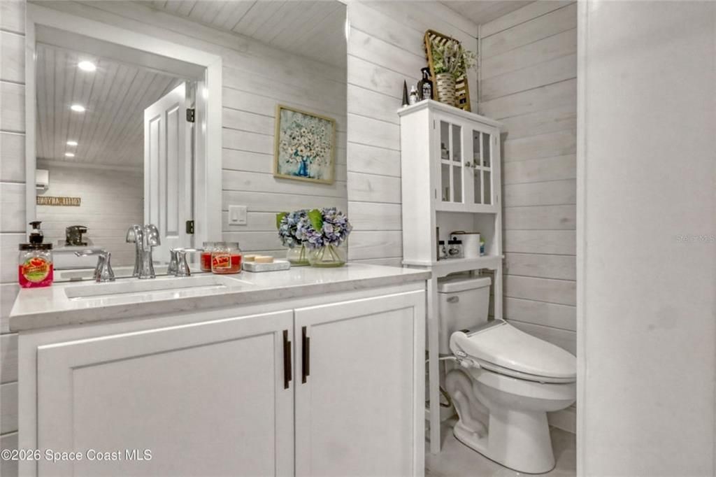 For Sale: $309,000 (2 beds, 1 baths, 660 Square Feet)