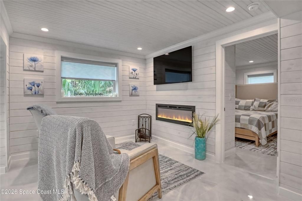 For Sale: $309,000 (2 beds, 1 baths, 660 Square Feet)