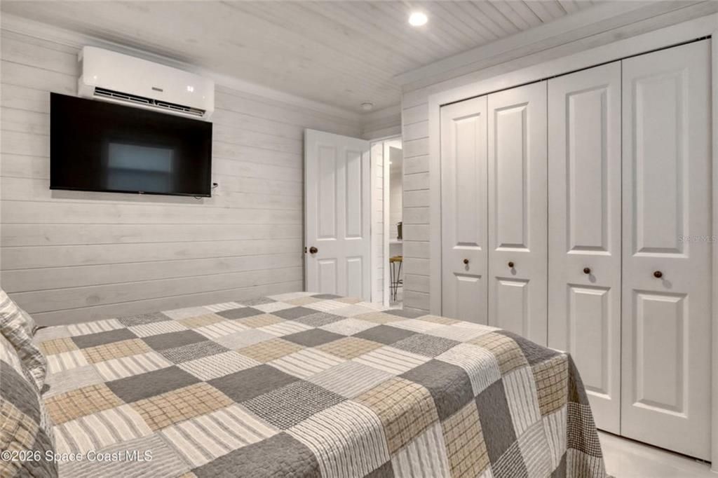 For Sale: $309,000 (2 beds, 1 baths, 660 Square Feet)