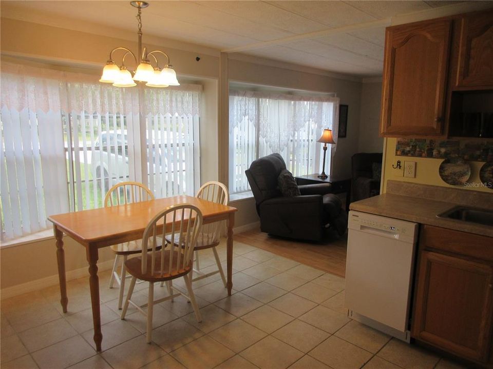 На продажу: $124,900 (2 спален, 2 ванн, 805 Квадратных фут)