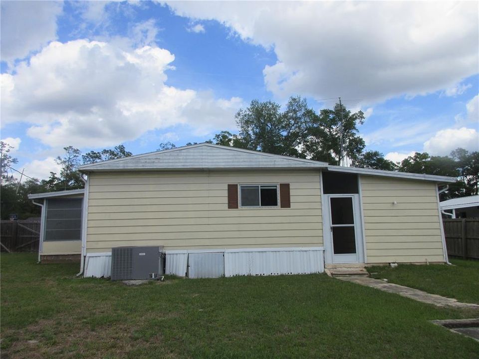 На продажу: $124,900 (2 спален, 2 ванн, 805 Квадратных фут)