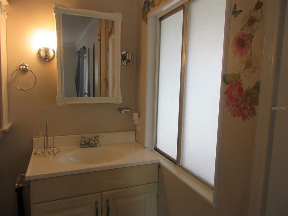 На продажу: $124,900 (2 спален, 2 ванн, 805 Квадратных фут)