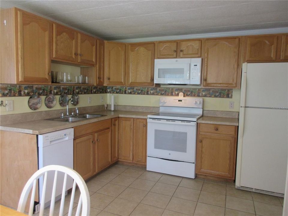 На продажу: $124,900 (2 спален, 2 ванн, 805 Квадратных фут)