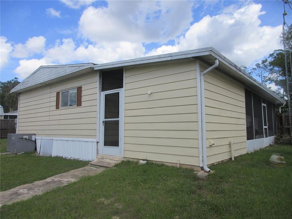 На продажу: $124,900 (2 спален, 2 ванн, 805 Квадратных фут)